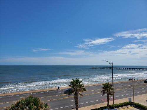 Holiday Inn Express & Suites Galveston West-Seawall by IHG - image 5