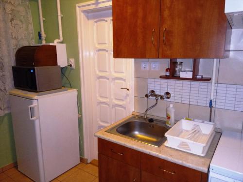 ห้องครัว, Szivarvany Apartman in กียูลา