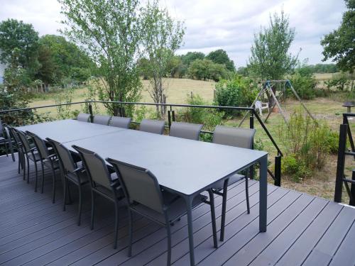 Erkély/terasz, Le nichoir d’hirondelles in Tintigny