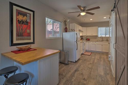 Pet-Friendly Belton Lake Studio with Deck and Kayaks!