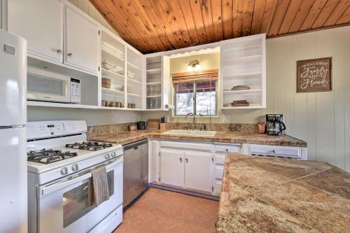 Lake Arrowhead Cabin with Deck and Stunning Mtn Views! in San Bernardino, USA