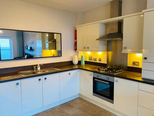 Stunning Sea Views Relax and Unwind in Your Stylish Home Away from Home in Newquay Tretherras