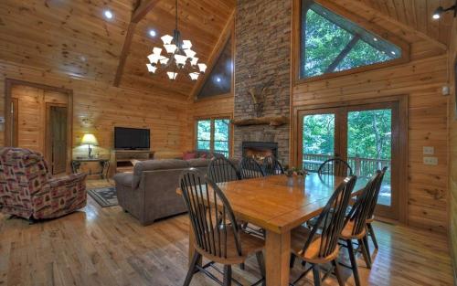 Dogwood Retreat - GREAT FAMILY RETREAT TIME IN THE NORTH GEORGIA MOUNTAINS OF BLUE RIDGE in เอเธนส์ (TN)
