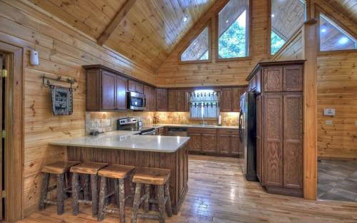 Dogwood Retreat - GREAT FAMILY RETREAT TIME IN THE NORTH GEORGIA MOUNTAINS OF BLUE RIDGE in เอเธนส์ (TN)