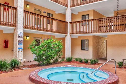 Courtyard Villa - image 13