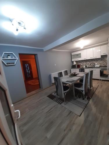 Létesítmények, Casa YMY in Retezat