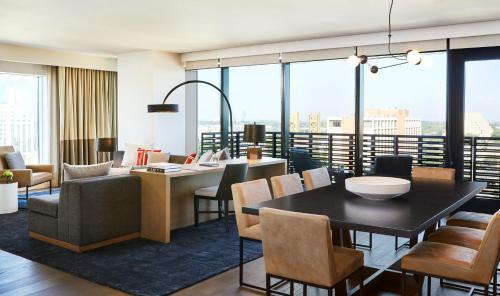 281586424 Kimpton Sawyer Hotel by IHG