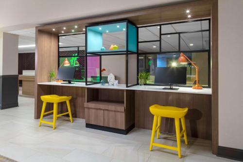 設施, 波士頓戴德姆假日酒店及會議中心－洲際酒店集團旗下 (Holiday Inn Boston - Dedham Hotel & Conference Center By IHG) in 戴德鎮 (MA)