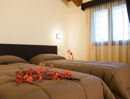 2 twin beds