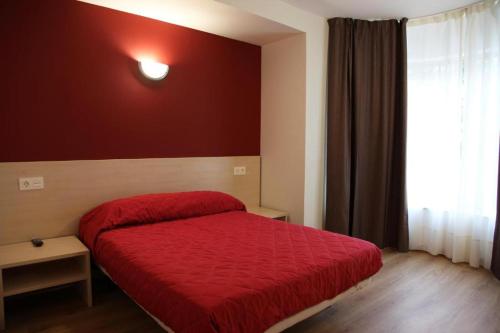 Hostal Santel San Marcos Hostal Santel San Marcos is a popular choice amongst travelers in Salamanca, whether exploring or just passing through. Featuring a complete list of amenities, guests will find their stay at the prope