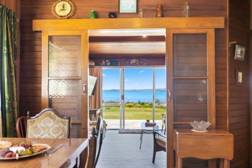 The Lake Bach - Ngongotaha Lakefront Holiday Home photo 1