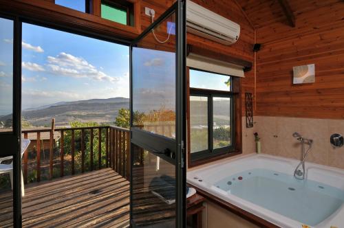 Kilátás, Sharvit Hakesem in Livnim