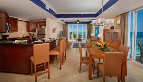 Divi Aruba Phoenix Beach Resort in Oranjestad