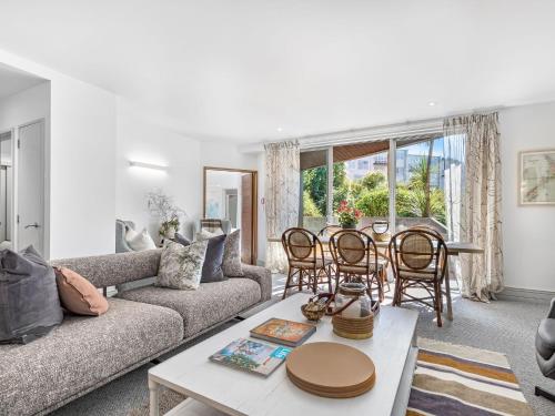 Apartment with Lake View