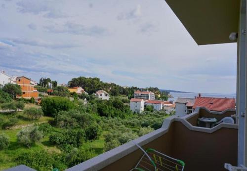  Apartments Tatjana - 300 m from beach, Pension in Banjol bei Starigrad