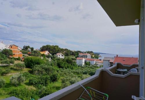 Apartments Tatjana-300m from beach Banjol 