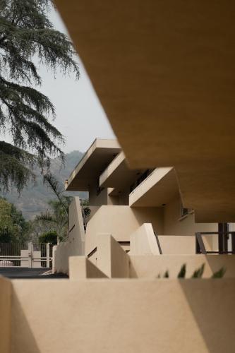 Hollywood Hills Hotel - image 5