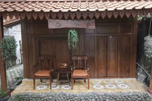 Rumah Kayu Joglo Yudhistira, tepi sungai, 2BR