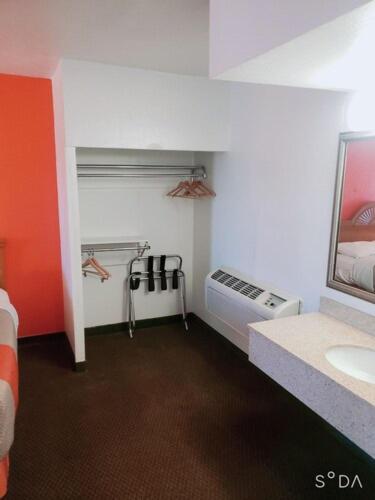 Motel 6-Canon City, CO Set in a prime location of Canon City (CO), Americas Best Value Inn Canon City puts everything the city has to offer just outside your doorstep. The property has everything you need for a comfortable 