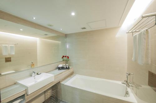 room detail thumbnail 2