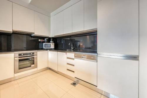 Graceful 1 Bedroom Apartment at the Address Dubai Marina by Deluxe Holiday Homes