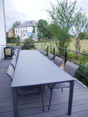 Erkély/terasz, Le nichoir d’hirondelles in Tintigny