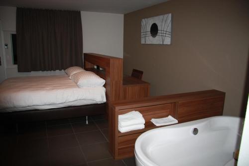 Hotel Du Soleil - image 7
