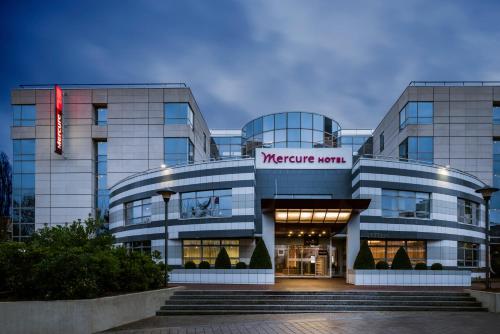 ทางเข้า, โรงแรมเมอร์เคียว ปารีส สถานีรถไฟความเร็วสูงทีจีวี-มาสซี (Hôtel Mercure Paris Massy Gare TGV) in มาสซี