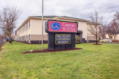 Comfort Suites Near Vancouver Mall