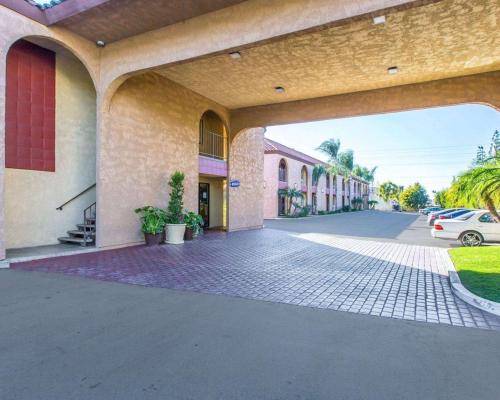 Rodeway Inn & Suites Colton-Riverside