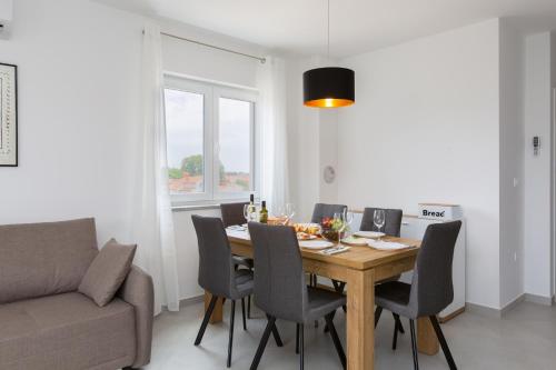 Apartment Ema
