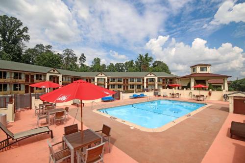 Econo Lodge Inn And Suites - Pilot Mountain