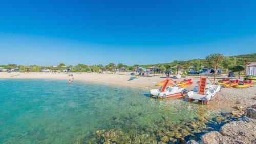  Glamping tents Mediteran kamp Phalaris, Novalja bei Jablanac