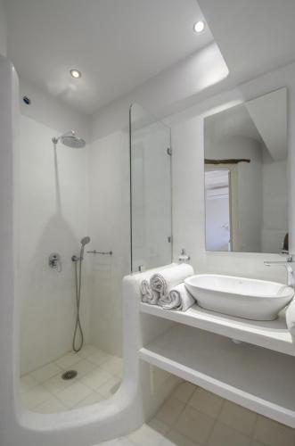 Naxian Queen Luxury Villas & Suites - image 5
