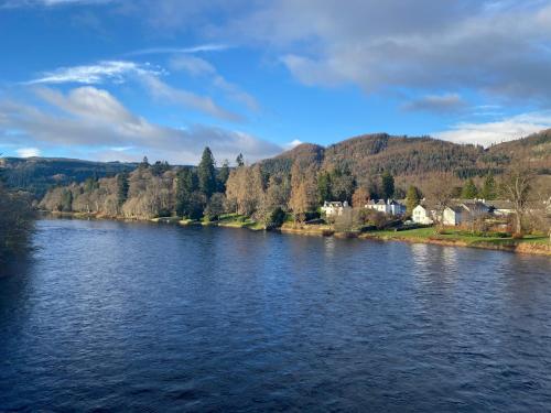 Royal Dunkeld Hotel - image 2