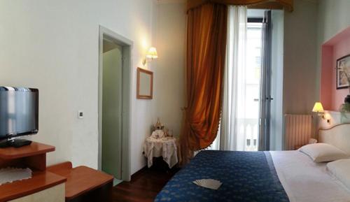 Double Room image 5