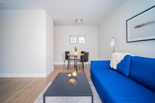 Complete & Comfy Studio Apt near Boystown - Oakdale 317 rep photo 4