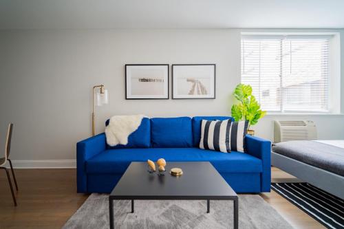 Complete & Comfy Studio Apt near Boystown - Oakdale 317 rep photo 1