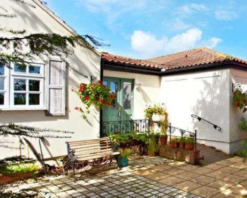 Ieeja, Wayside in Woodbastwick