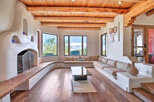 Luxe Adobe Retreat with Mountain and Golf Course Views in Borrego Springs, USA