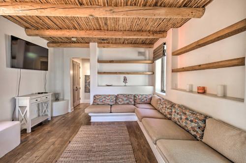 Luxe Adobe Retreat with Mountain and Golf Course Views in Borrego Springs, USA