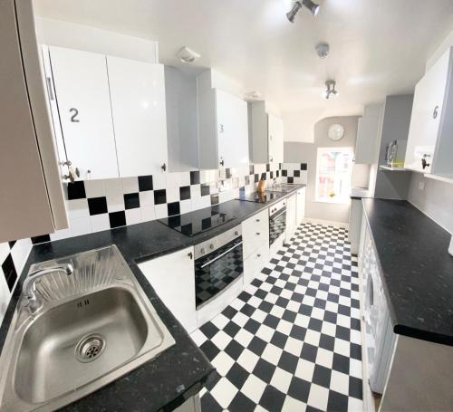 Cloud9 Guest House - By Coastline Retreats - Newly Renovated, Beautiful Ensuite Rooms Near Seafront - Bournemouth