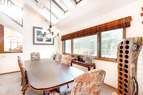 Streamside Lane - image 4