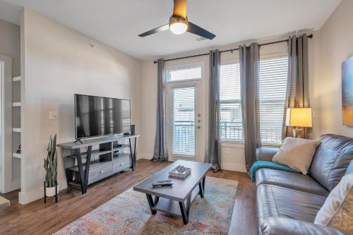 Cozy 1BR with Pool and Gym - main image