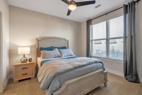 Cozy 1BR with Pool and Gym - image 3