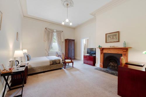 Waratah On York image 26