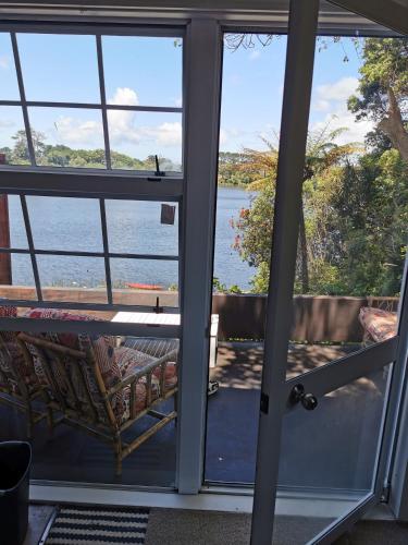 View, Barbwire Bach in Opunake