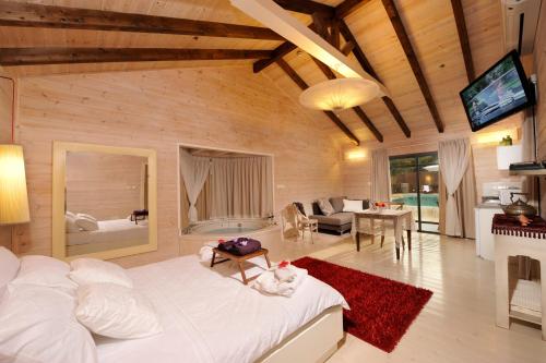 1 queen bed, 1 sofa bed