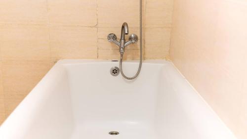 Room in BB - Trendy Executive Suites In Masaka