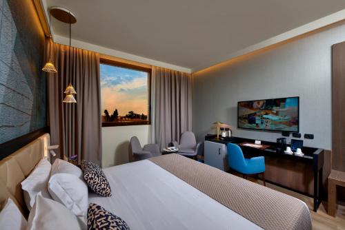 Aemilia Hotel Bologna - image 14